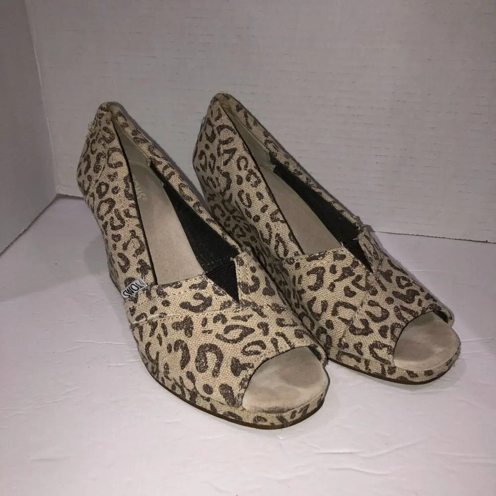 Toms Womens Size 7.5 Beige Leopard Print Peep Toe Slip On High Wedge Sandals